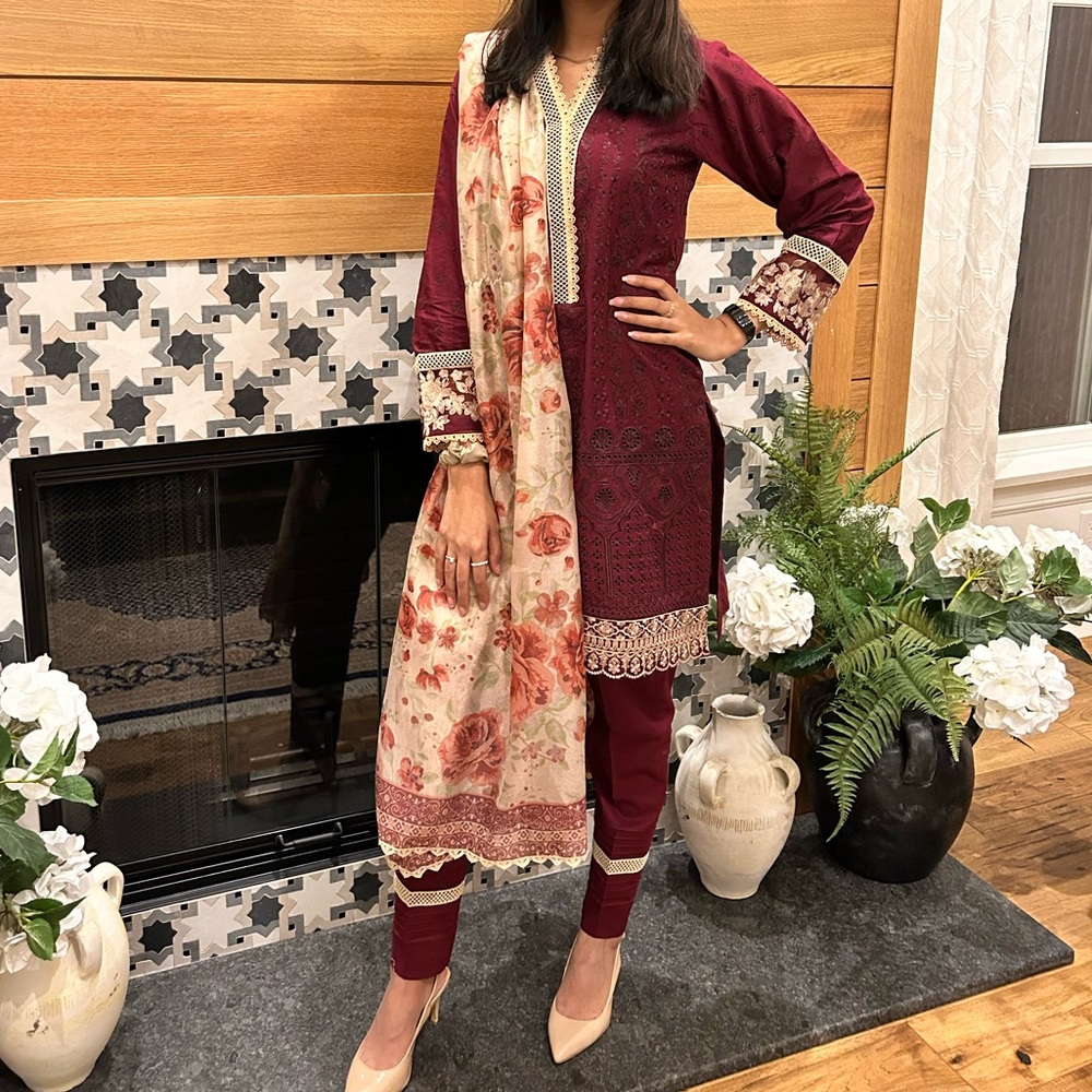 Zainab Chottani 3pc Floral Embroidered Suit